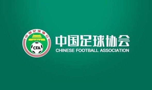 你竟然拿这钱去请客吃饭？萧常坤脱口道：你去美容院一个月花一两万，我也没拦着你啊。